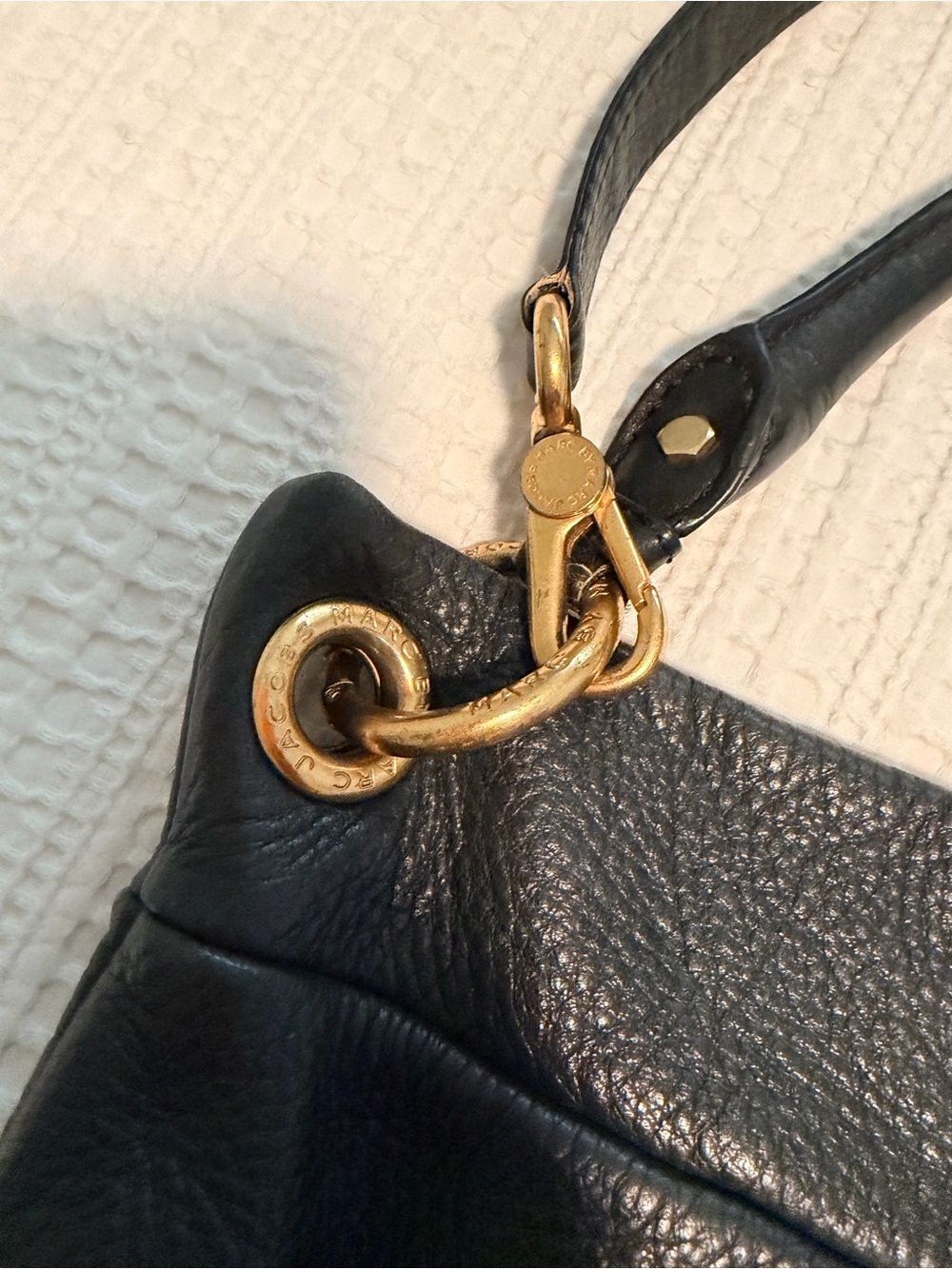 Marc Jacobs Black Pebbled Leather Shoulder Bag with Gold Hardware - Picture 6 of 8